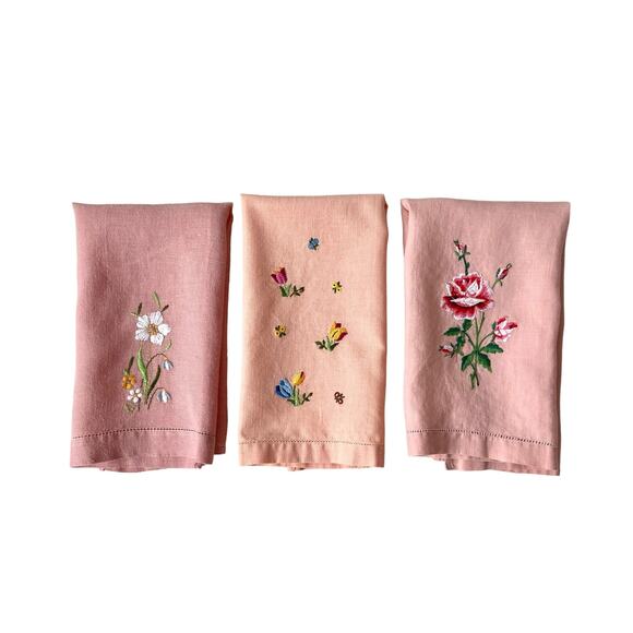Kitchen Textiles Other - Vintage Floral Embroidered Tea Towels